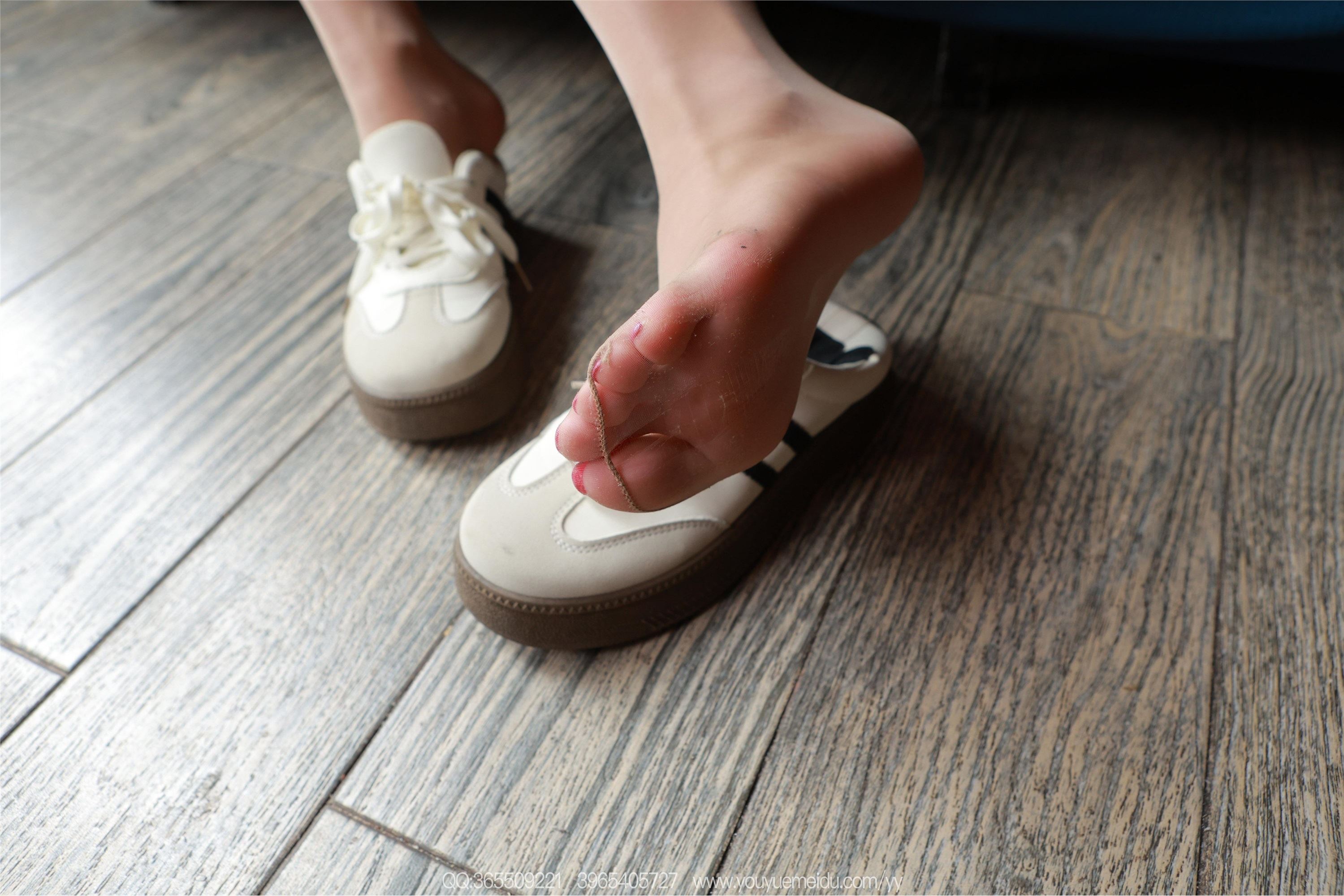 IESS异思趣向  2025.11.04 丝享家 2201 兔兔《性感吊带（上）》